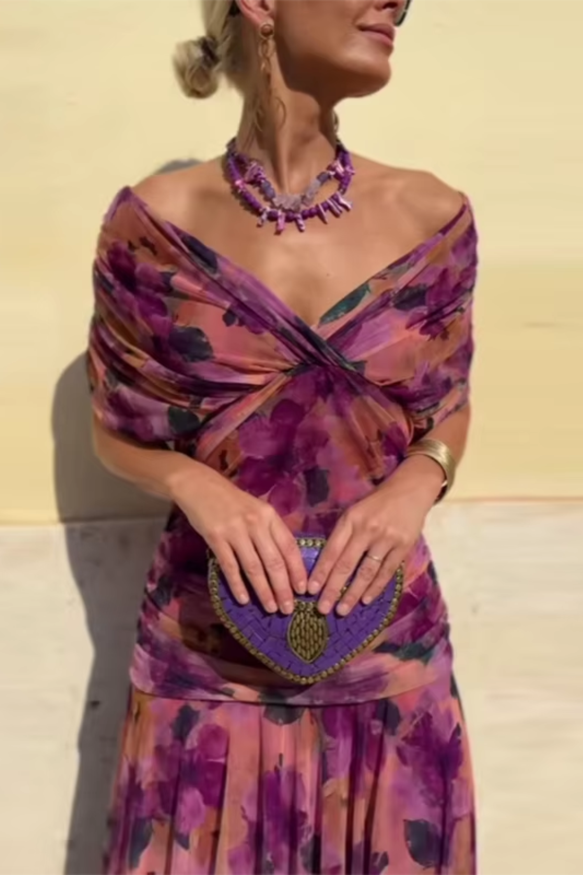 CORAL | VESTIDO CON ESCOTE V