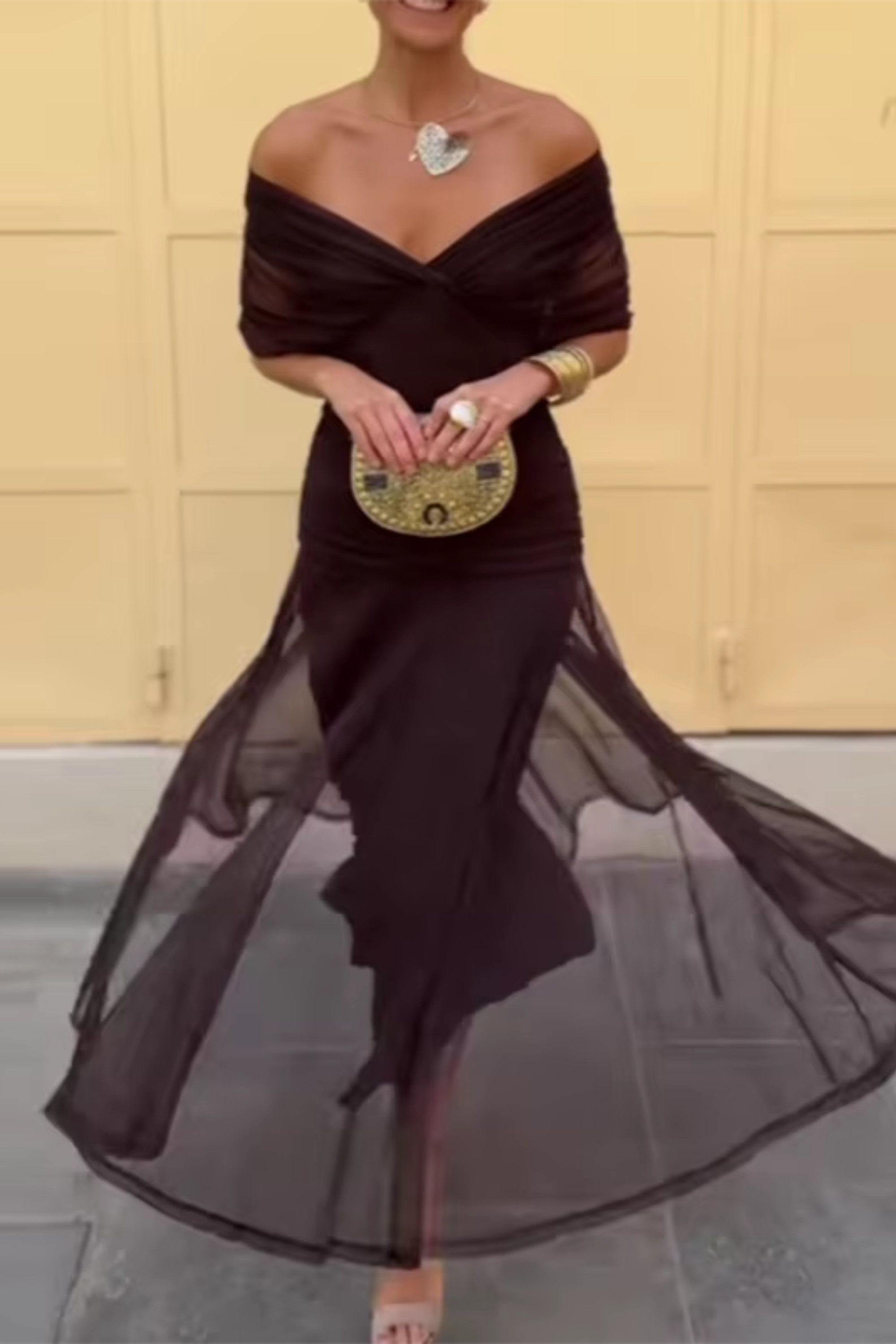 CORAL | VESTIDO CON ESCOTE V