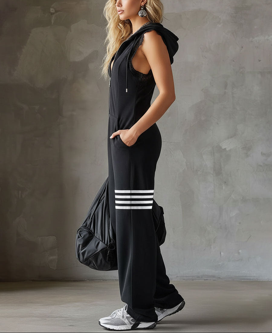 JUDITH |  MONO CON CAPUCHA