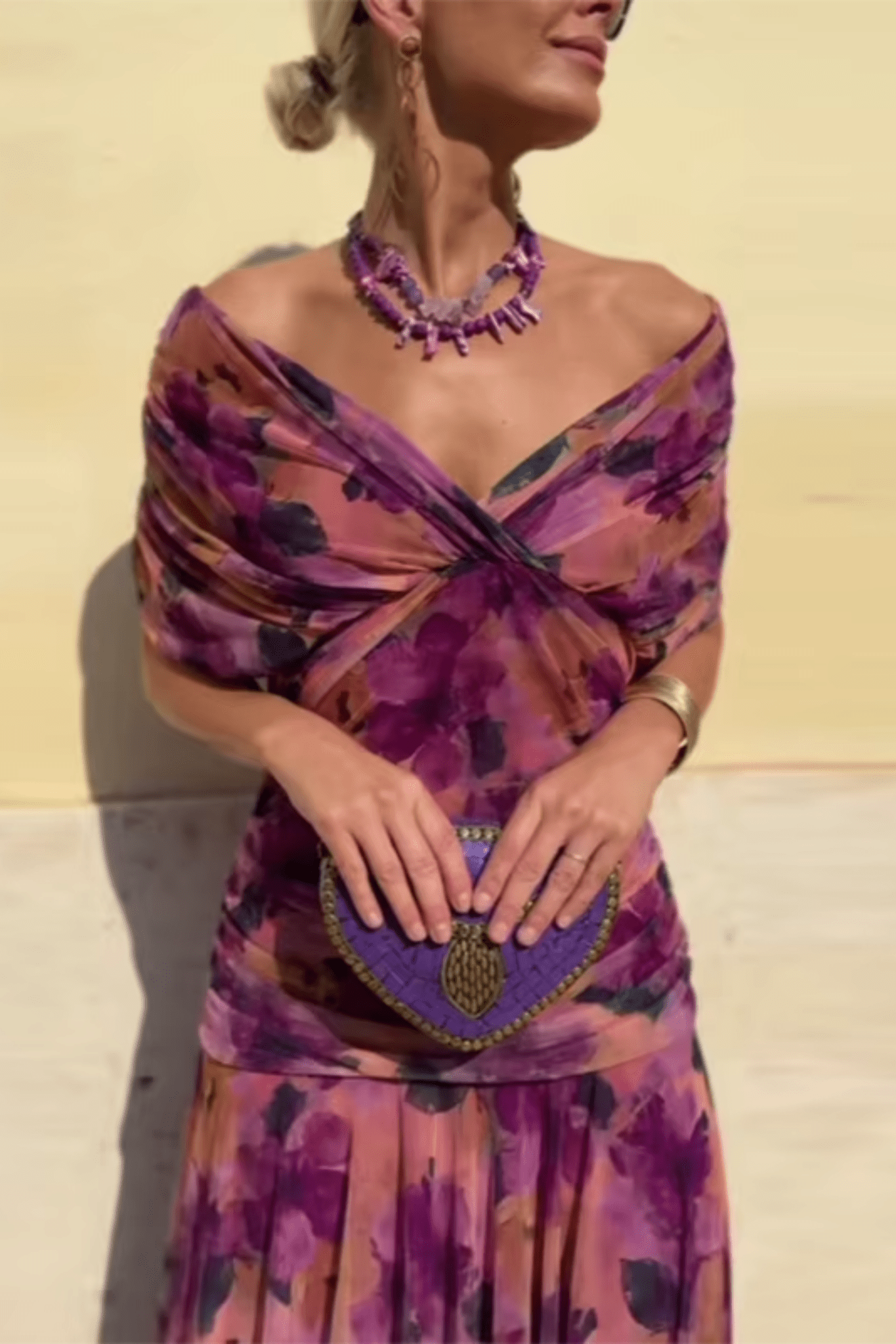 CORAL | VESTIDO CON ESCOTE V - Aurea Montiel