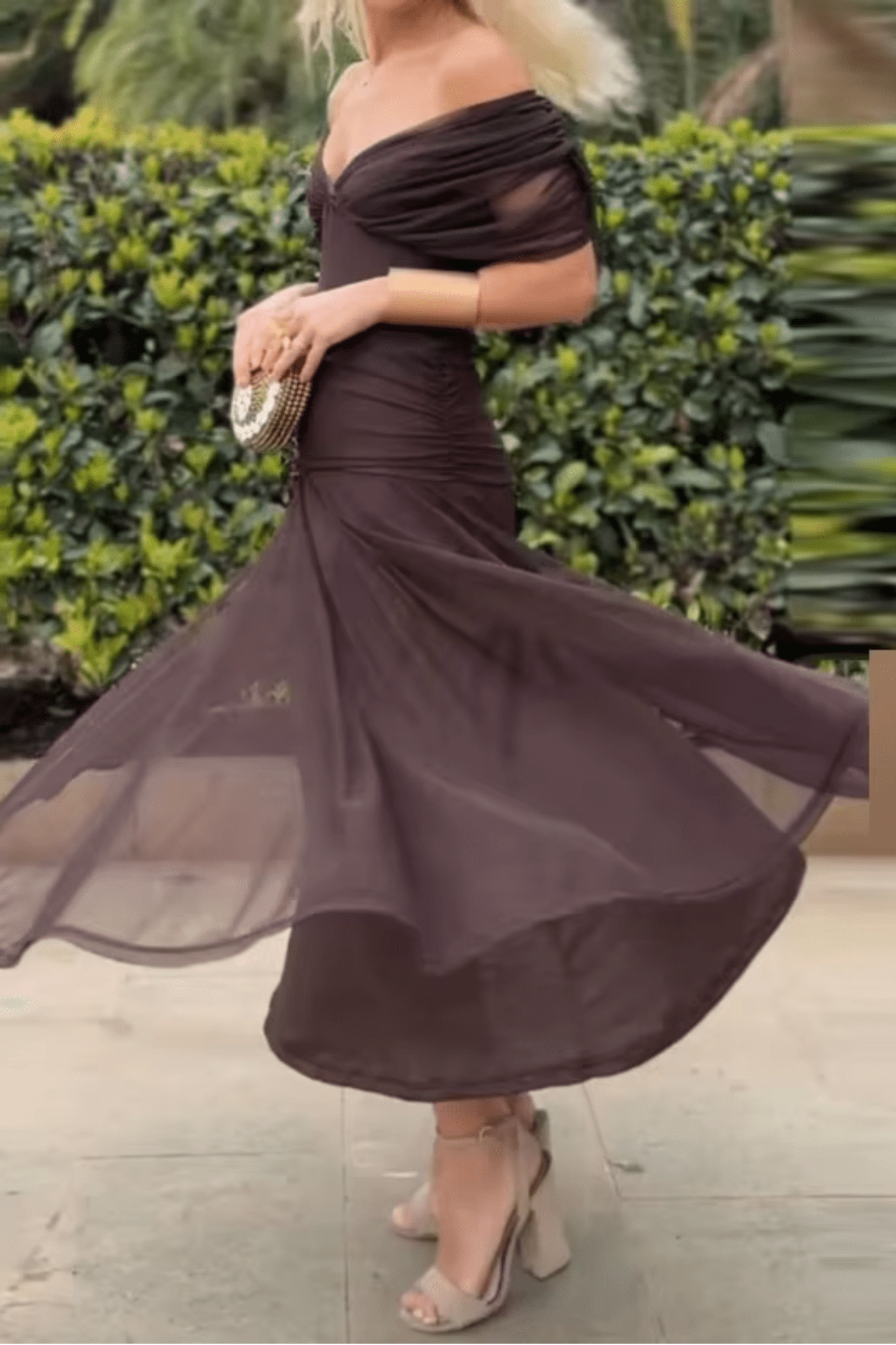 CORAL | VESTIDO CON ESCOTE V - Aurea Montiel