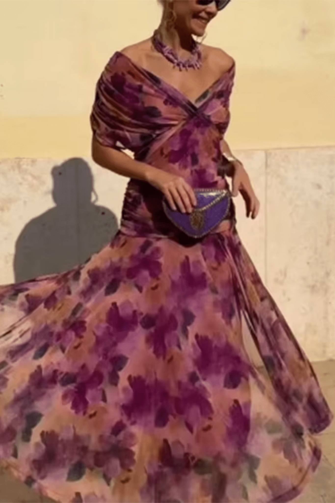 CORAL | VESTIDO CON ESCOTE V - Aurea Montiel