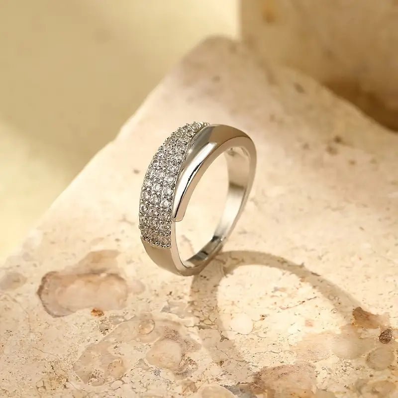 LENA | ANILLO CRUZADO CON CIRCONITAS - Aurea Montiel