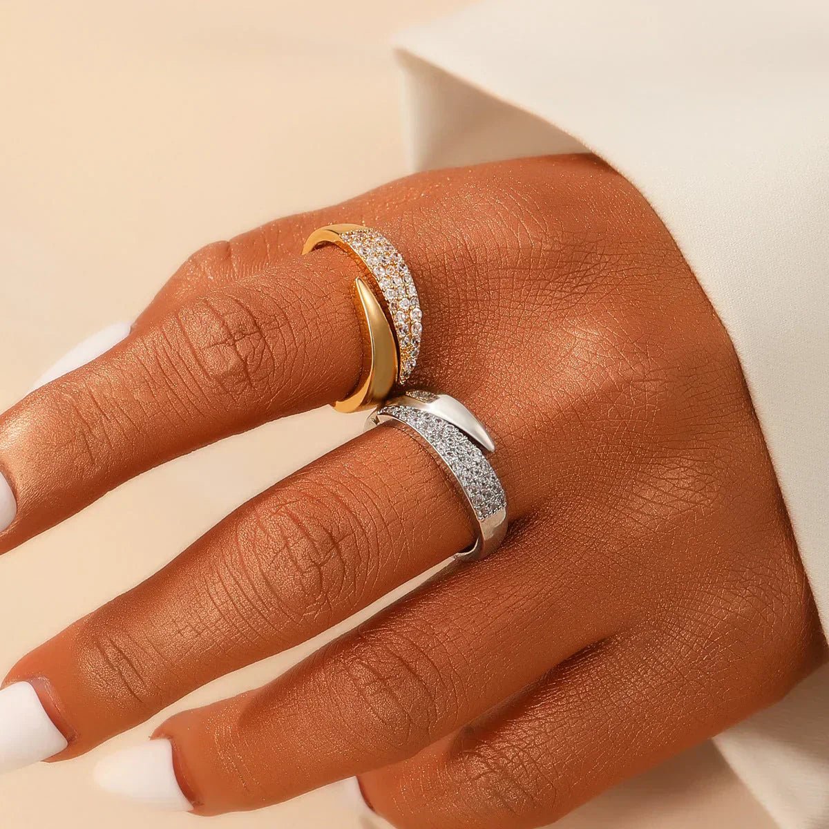 LENA | ANILLO CRUZADO CON CIRCONITAS - Aurea Montiel