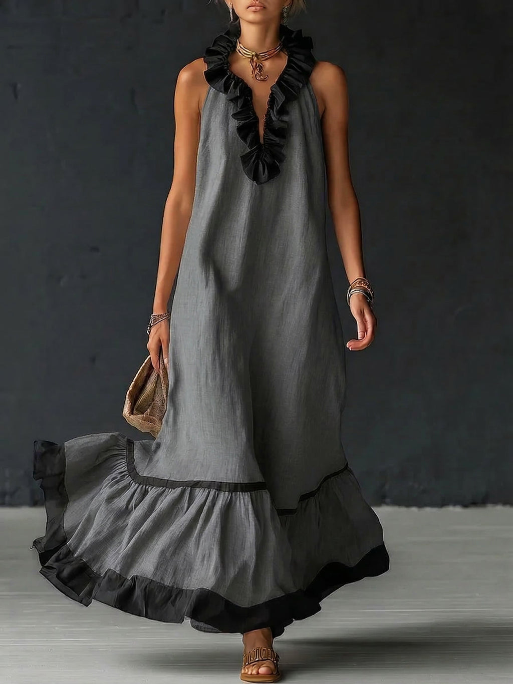 Abito lungo elegante con volant