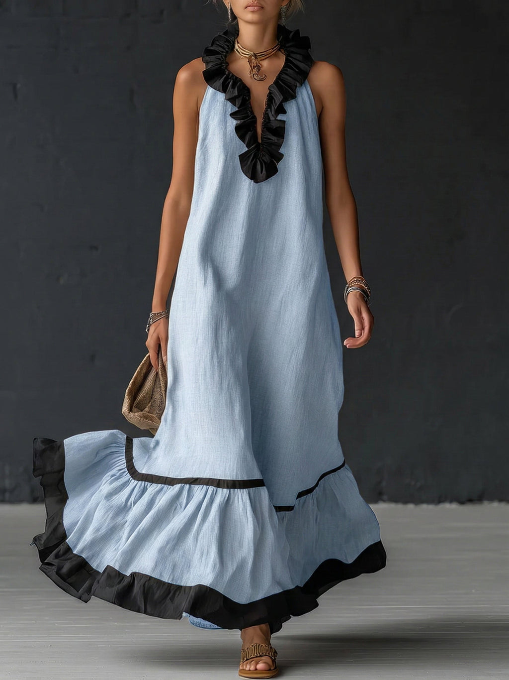 Abito lungo elegante con volant